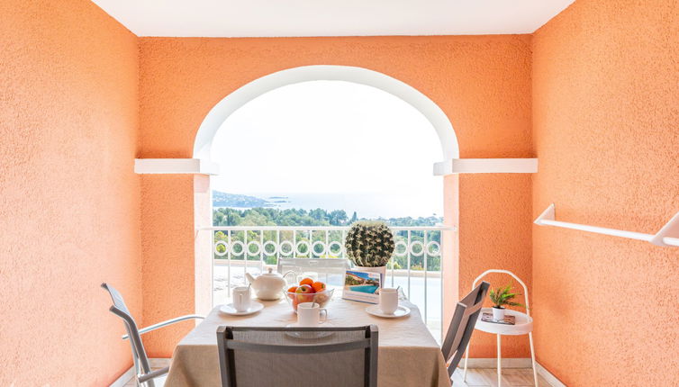 Photo 1 - Appartement de 1 chambre à Saint-Raphaël avec piscine et jardin