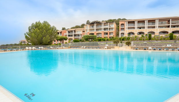 Apartment mit 2 Schlafzimmern in Saint-Raphaël mit schwimmbad und garten - Foto 3