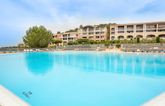 Foto 2 - Apartment mit 1 Schlafzimmer in Saint-Raphaël mit schwimmbad und blick aufs meer