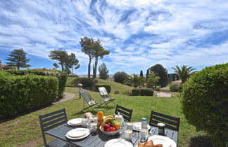 Foto 1 - Apartment mit 2 Schlafzimmern in Saint-Raphaël mit schwimmbad und blick aufs meer