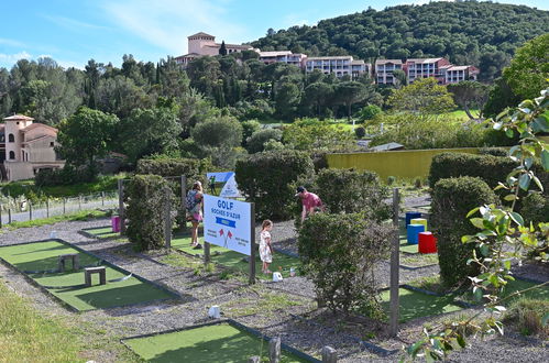 Foto 39 - Appartamento con 1 camera da letto a Saint-Raphaël con piscina e giardino