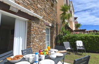 Foto 2 - Apartamento de 2 habitaciones en Saint-Raphaël con piscina y vistas al mar