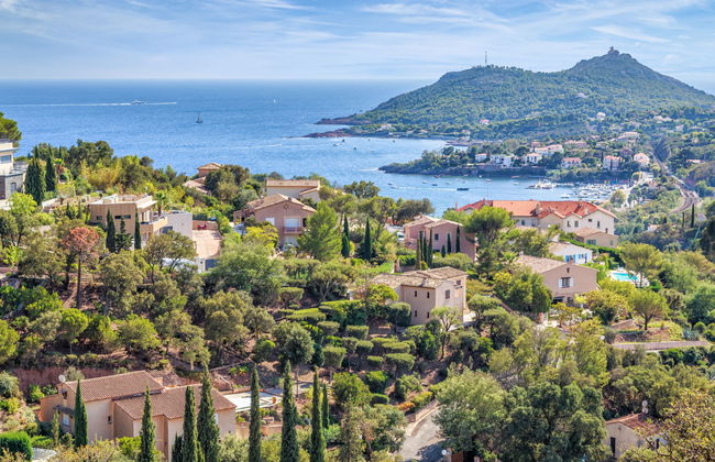 4 bedroom House in Saint-Raphaël with private pool and garden - Photo 37