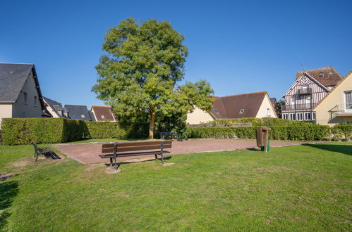 Foto 18 - Apartamento de 1 habitación en Cabourg con vistas al mar