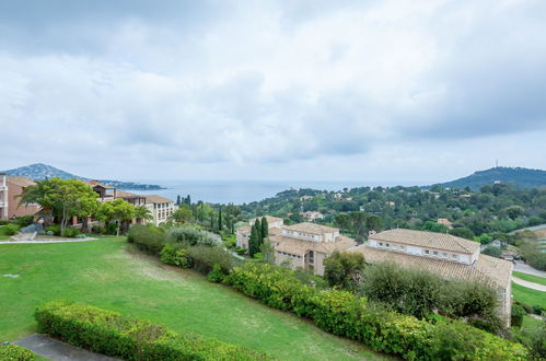 Foto 24 - Appartamento con 2 camere da letto a Saint-Raphaël con piscina e vista mare