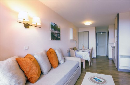 Foto 11 - Apartment mit 2 Schlafzimmern in Saint-Raphaël mit schwimmbad und blick aufs meer