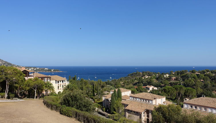 Foto 1 - Apartamento de 2 quartos em Saint-Raphaël com piscina e jardim