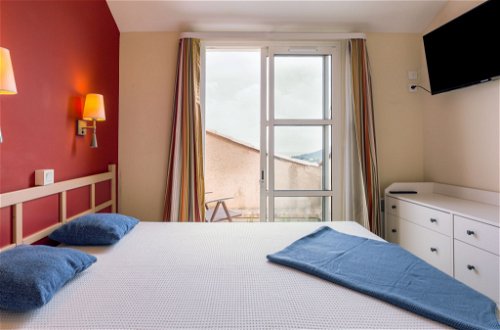 Foto 4 - Apartment mit 2 Schlafzimmern in Saint-Raphaël mit schwimmbad und blick aufs meer