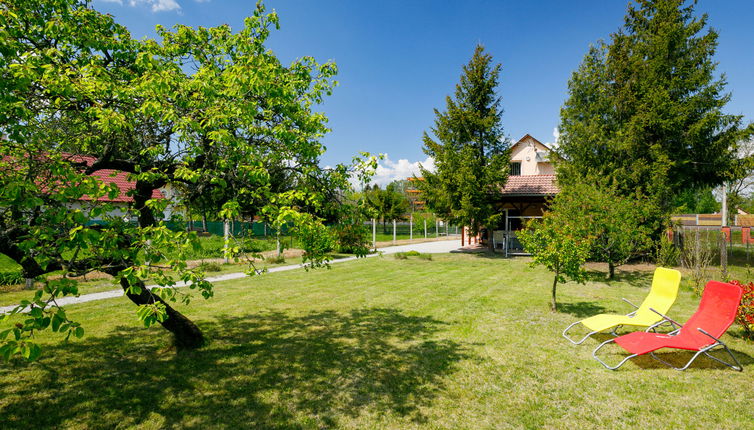 Foto 1 - Casa de 4 habitaciones en Balatonmáriafürdő con jardín y terraza