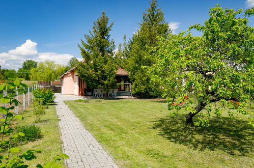 Photo 26 - Maison de 4 chambres à Balatonmáriafürdő avec jardin et terrasse