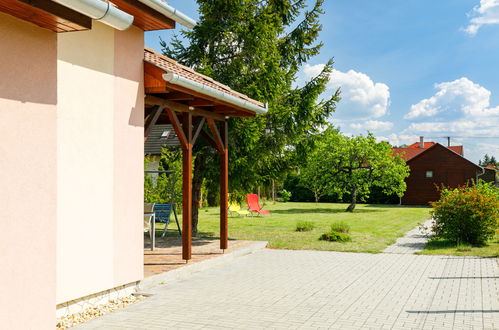 Photo 29 - Maison de 4 chambres à Balatonmáriafürdő avec jardin et terrasse