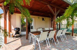 Photo 3 - Maison de 4 chambres à Balatonmáriafürdő avec jardin et terrasse