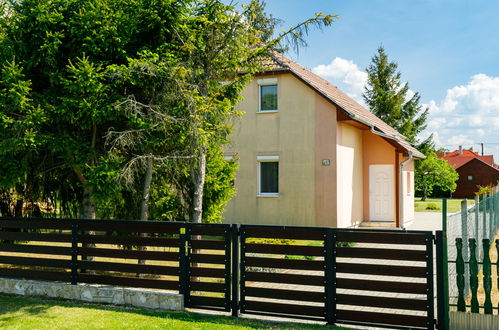 Foto 30 - Casa con 4 camere da letto a Balatonmáriafürdő con giardino e terrazza