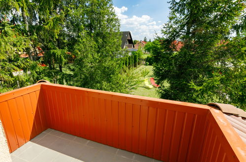 Photo 10 - Maison de 4 chambres à Balatonmáriafürdő avec jardin et terrasse