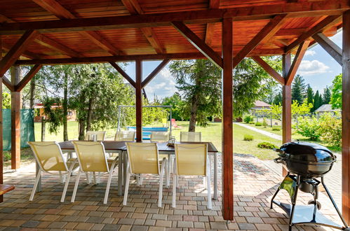 Photo 23 - Maison de 4 chambres à Balatonmáriafürdő avec jardin et terrasse