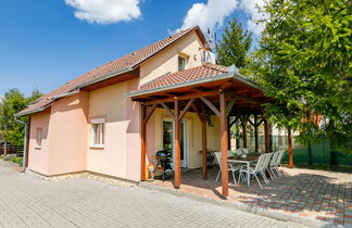 Foto 2 - Casa de 4 quartos em Balatonmáriafürdő com jardim e terraço