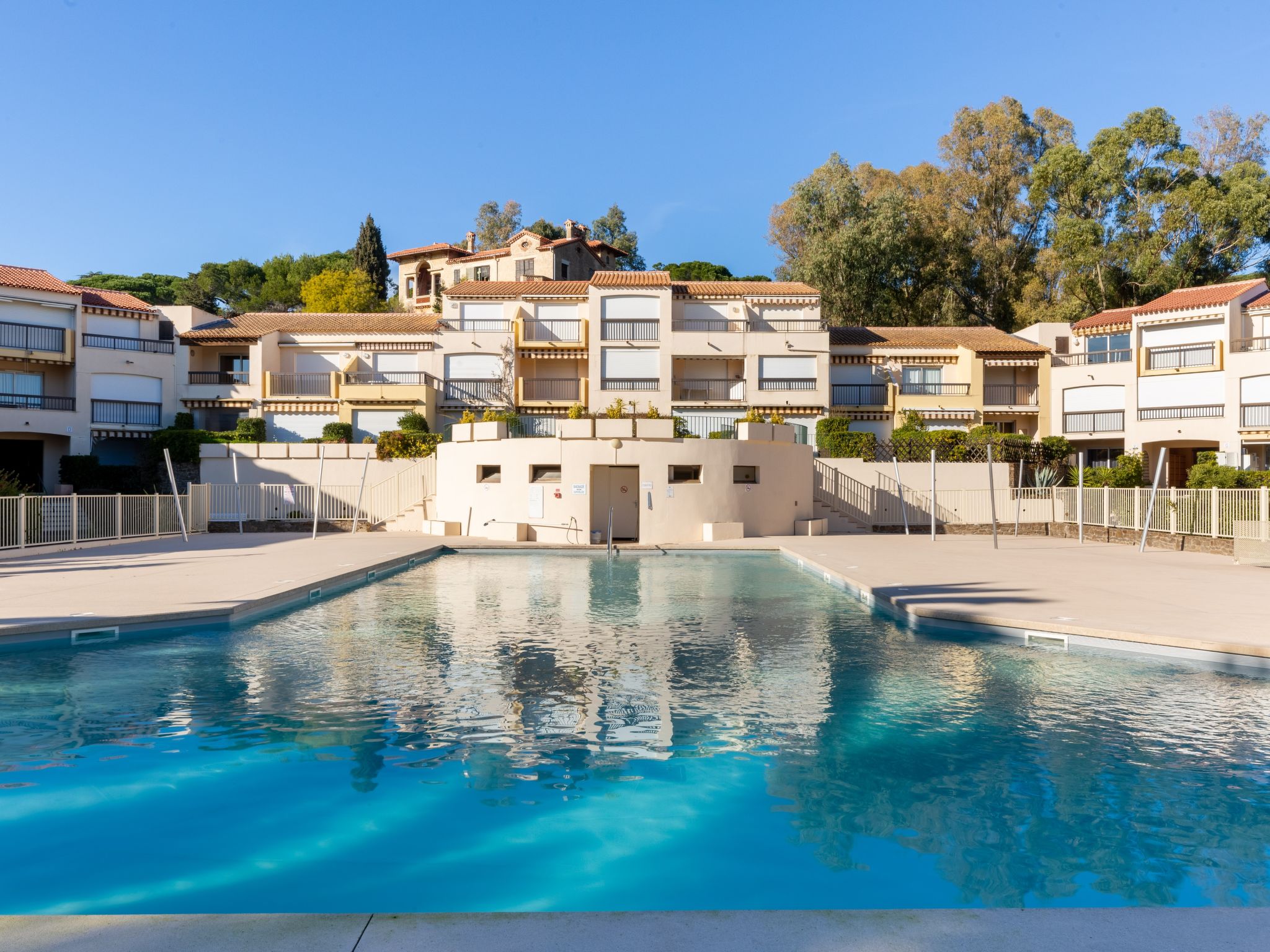 Photo 10 - Appartement de 1 chambre à Roquebrune-sur-Argens avec piscine et vues à la mer
