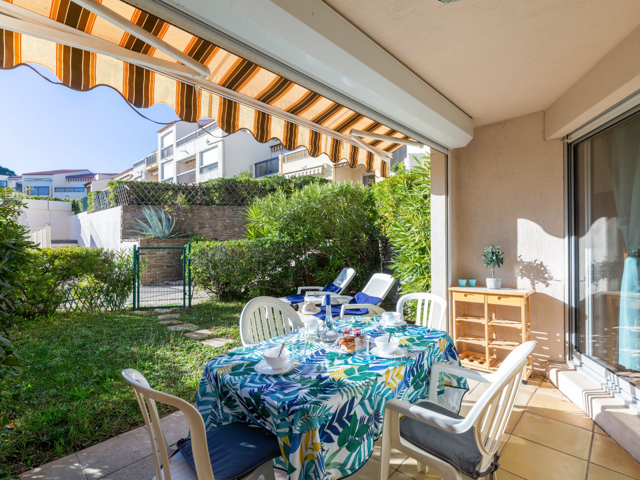 Foto 1 - Appartamento con 1 camera da letto a Roquebrune-sur-Argens con piscina e vista mare