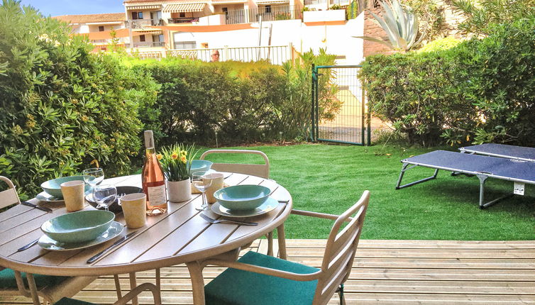 Foto 1 - Apartamento de 1 quarto em Roquebrune-sur-Argens com piscina e vistas do mar