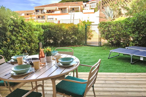 Foto 1 - Apartamento de 1 quarto em Roquebrune-sur-Argens com piscina e vistas do mar