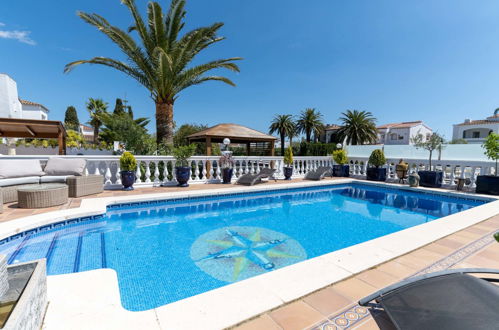 Foto 33 - Casa con 4 camere da letto a Castelló d'Empúries con piscina privata e vista mare