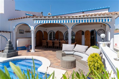 Foto 2 - Casa de 4 habitaciones en Castelló d'Empúries con piscina privada y vistas al mar
