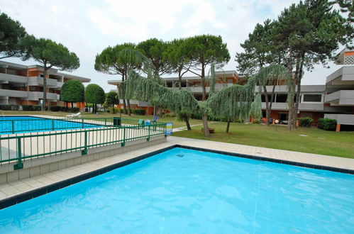 Foto 13 - Apartamento em San Michele al Tagliamento com piscina e jardim