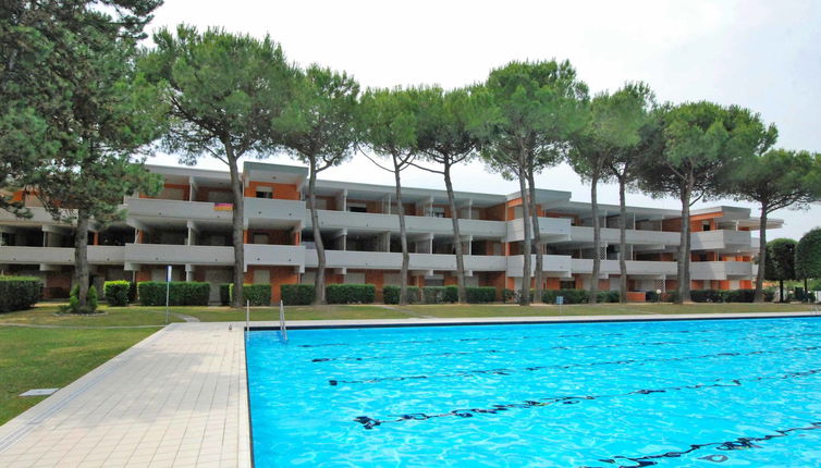 Foto 1 - Apartamento em San Michele al Tagliamento com piscina e jardim