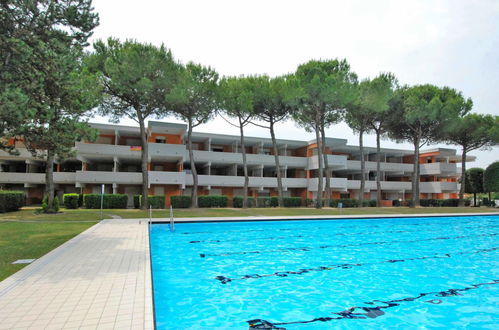 Photo 1 - Appartement de 3 chambres à San Michele al Tagliamento avec piscine et jardin