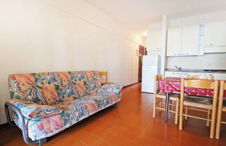 Photo 2 - 1 bedroom Apartment in San Michele al Tagliamento with swimming pool and garden