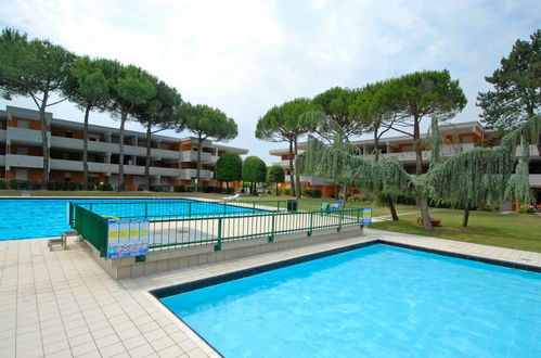 Photo 15 - 1 bedroom Apartment in San Michele al Tagliamento with swimming pool and garden