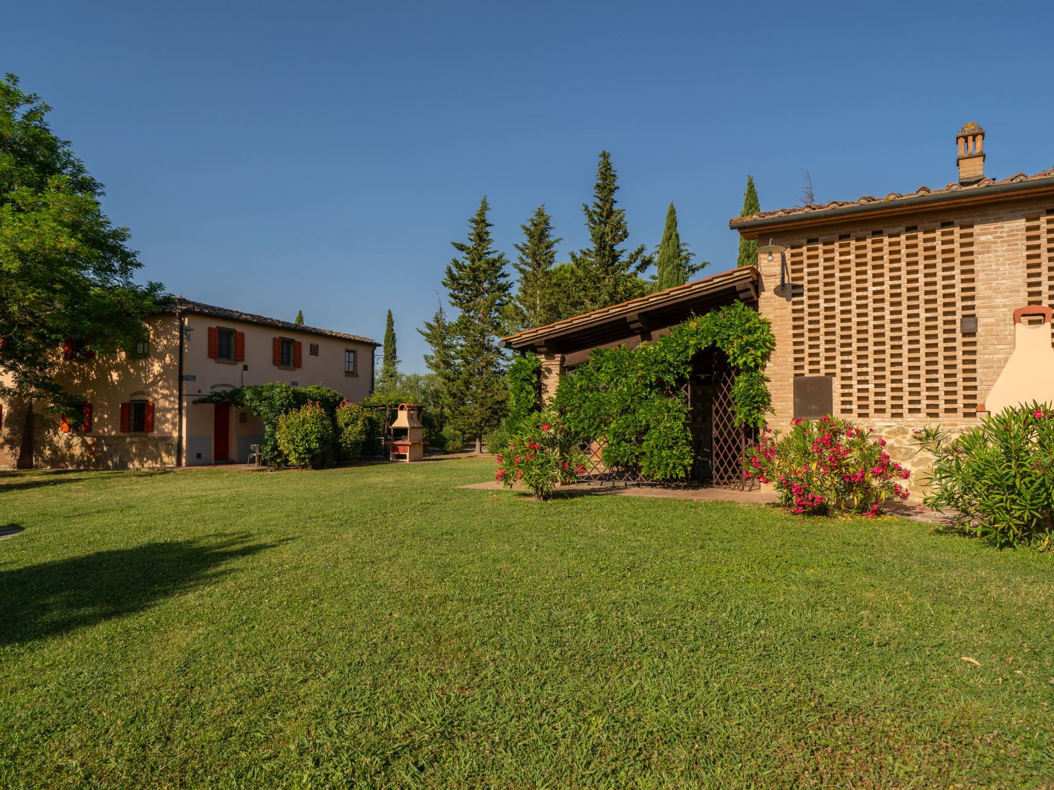 Foto 1 - Apartamento de 2 habitaciones en Peccioli con piscina y jardín