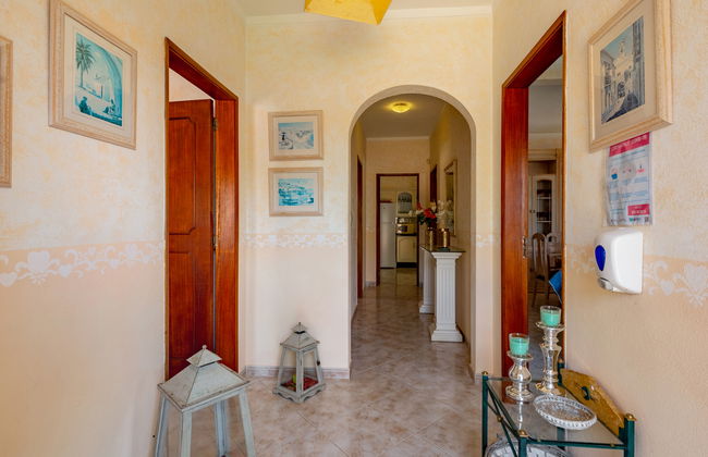 Casa de 4 quartos em Faro com piscina privada e jardim - Foto 17