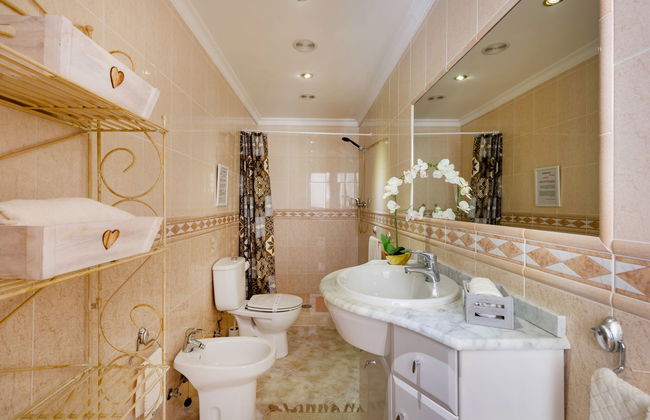 Casa de 4 quartos em Faro com piscina privada e jardim - Foto 13