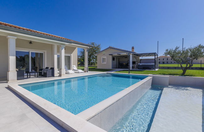 Casa de 4 quartos em Brtonigla com piscina privada e jardim - Foto 5