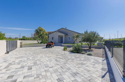 Photo 49 - Maison de 3 chambres à Brtonigla avec piscine privée et jardin