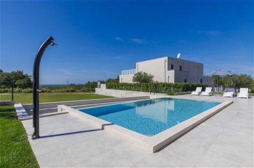 Photo 23 - Maison de 3 chambres à Brtonigla avec piscine privée et vues à la mer