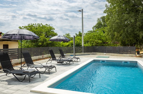 Photo 34 - Maison de 2 chambres à Pićan avec piscine privée et jardin