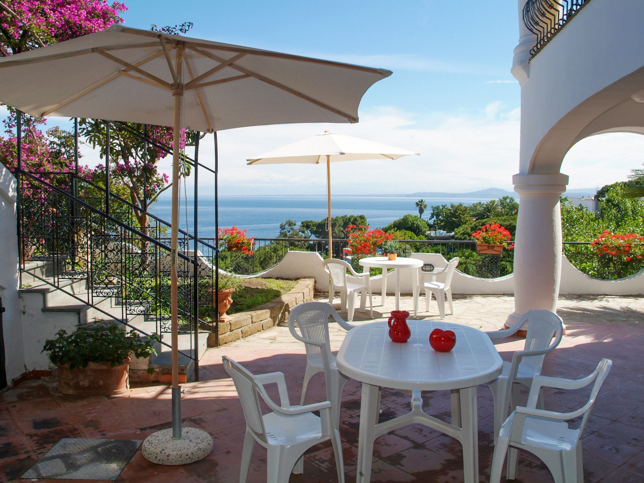 Photo 2 - 4 bedroom Apartment in Casamicciola Terme with garden and sea view