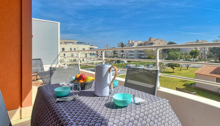 Photo 1 - 2 bedroom Apartment in Fréjus with garden and sea view