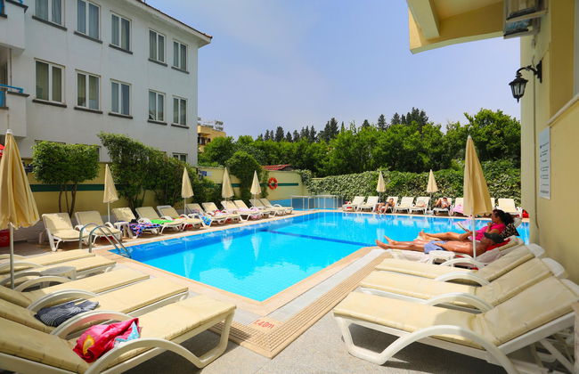 Amaris Apart Hotel - Photo 10