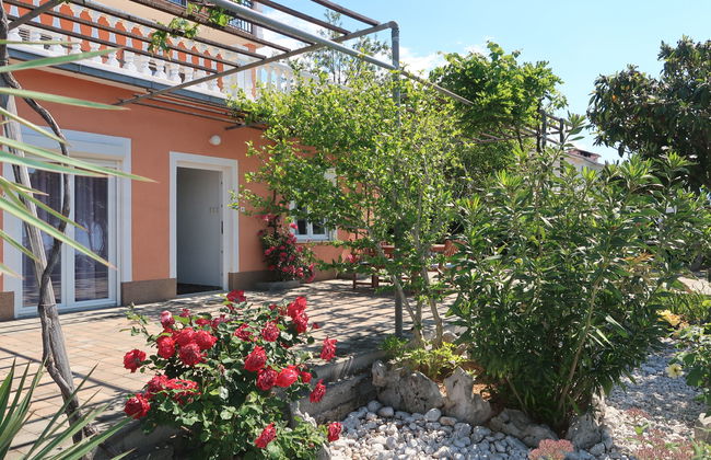 Apartamento de 3 quartos em Novi Vinodolski com jardim e terraço - Foto 18