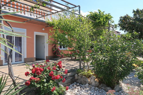 Photo 18 - 2 bedroom Apartment in Novi Vinodolski with garden and terrace