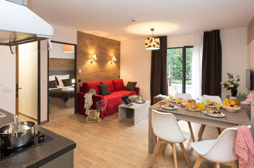 Foto 2 - Apartment mit 1 Schlafzimmer in Chamonix-Mont-Blanc mit schwimmbad und blick auf die berge