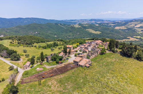 Foto 42 - Apartment mit 1 Schlafzimmer in Castelnuovo di Val di Cecina mit schwimmbad und garten