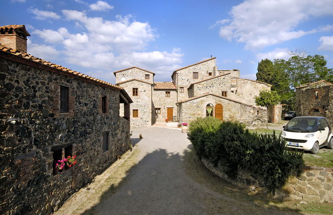 3 bedroom Apartment in Castelnuovo di Val di Cecina with swimming pool and garden - Photo 47