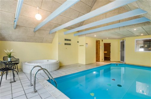 Photo 4 - Maison de 5 chambres à Oksbøl avec piscine privée et terrasse