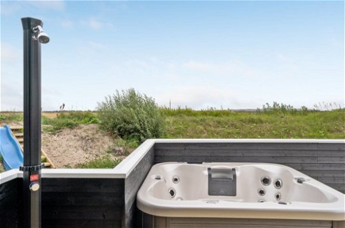 Photo 2 - Maison de 3 chambres à Harboøre avec terrasse et bain à remous