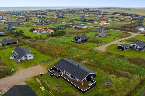 Photo 5 - 3 bedroom House in Harboøre with terrace and hot tub