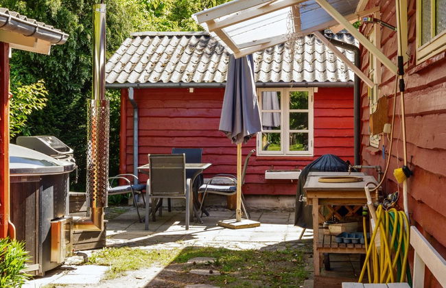 Casa de 2 quartos em Thyholm com terraço e banheira de hidromassagem - Foto 9